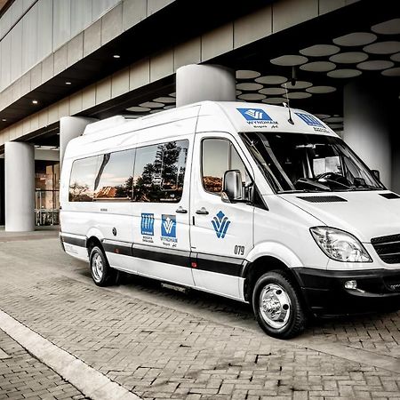 Wyndham Bogota Hotell Eksteriør bilde Mercedes-Benz Sprinter
