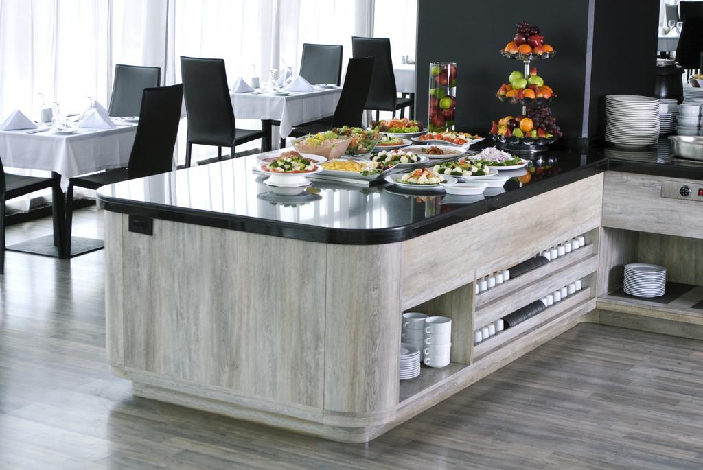 Wyndham Bogota Hotell Eksteriør bilde A buffet