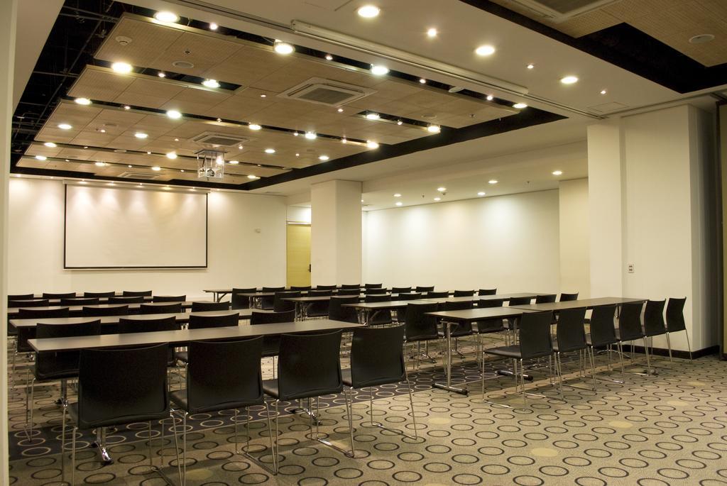 Wyndham Bogota Hotell Eksteriør bilde A typical meeting room