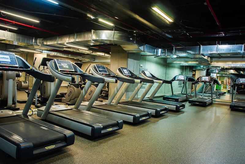 Wyndham Bogota Hotell Eksteriør bilde A row of treadmills