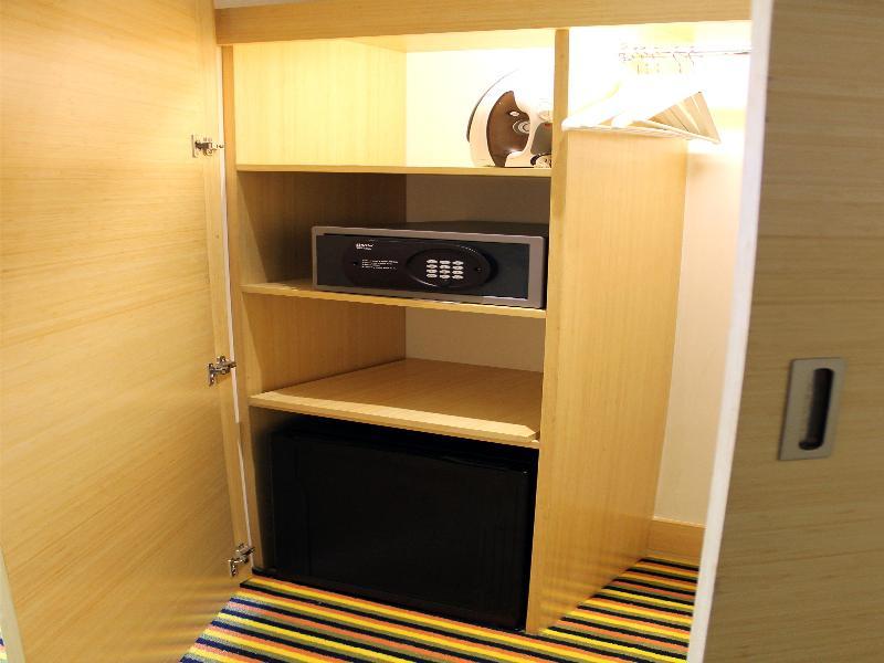 Wyndham Bogota Hotell Eksteriør bilde A safe in a hotel room